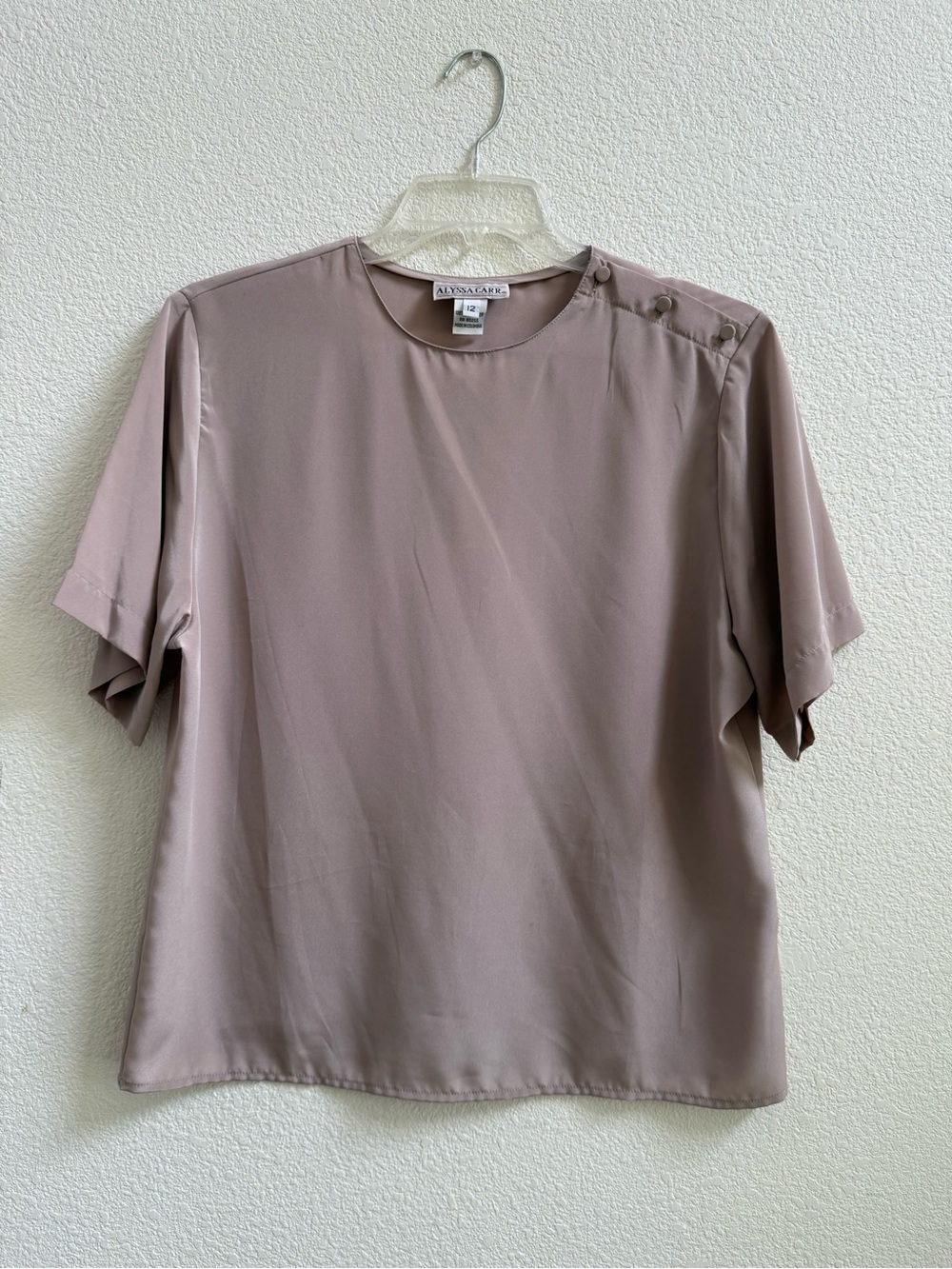 Alyssa Carr 100% Polyester Blouse Size 12 Taupe Short Sleeve Button Shoulder